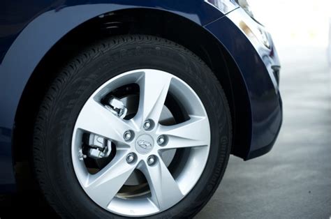 2011 Hyundai Elantra Wins Best Value And Fuel Economy