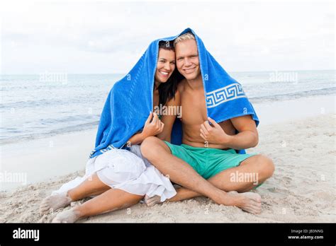 Menschen An Einem Strand Hi Res Stock Photography And Images Alamy