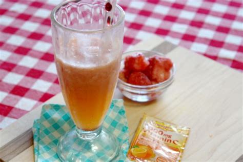 Easy Strawberry Orange Smoothie Recipe Retro Housewife Goes Green