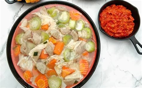 Berikut adalah resep untuk membuat sop ayam bakso. 5 Resep Kuah Bakso Ayam Terenak, Dikreasikan dengan Jamur ...
