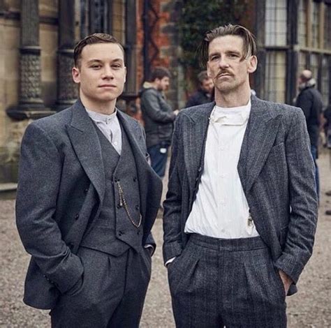Creating a peaky blinders outfit or peaky blinders costume is possible thanks to a revival of vintage 1920s inspired men's clothing. Pin by Ulises Trinidad on Fashion | Peaky blinders costume ...