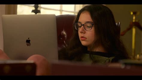 Apple Macbook Laptop Of Julia Antonelli As Wheezie Cameron In Outer