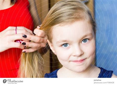 süßes mädchen mit blonden haaren ein lizenzfreies stock foto von photocase