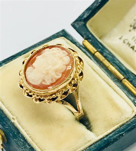 Superb Vintage 9ct Gold Cameo Ring