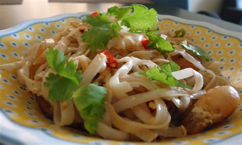 Pad Thai Noodles:Easy Thai Cooking Part 1 - Chattering Kitchen