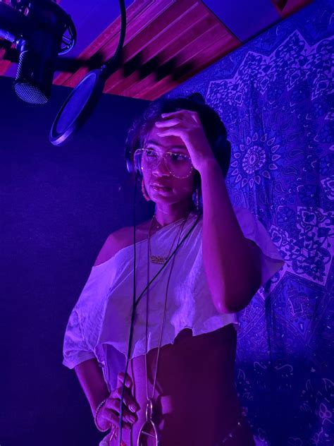 Tw Pornstars Pic Taiaysha Twitter I Feel More Naked When Im In Da Booth Than When Im
