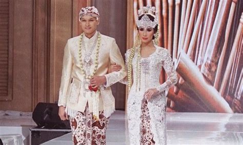 7 Pakaian Adat Jawa Barat And Keunikannya Baju Tradisional Yang Terkenal Java Travel