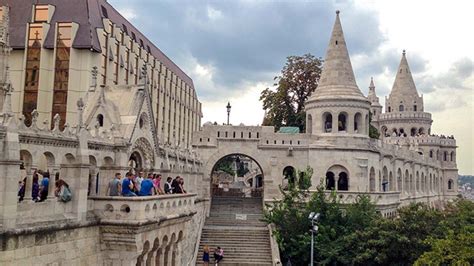 Macaristan9,942,000 kişi nüfusu, macaristan başkenti budapest ve en büyük şehri budapest. Macaristan Gezi Rehberi - Barışcan Tuğlu