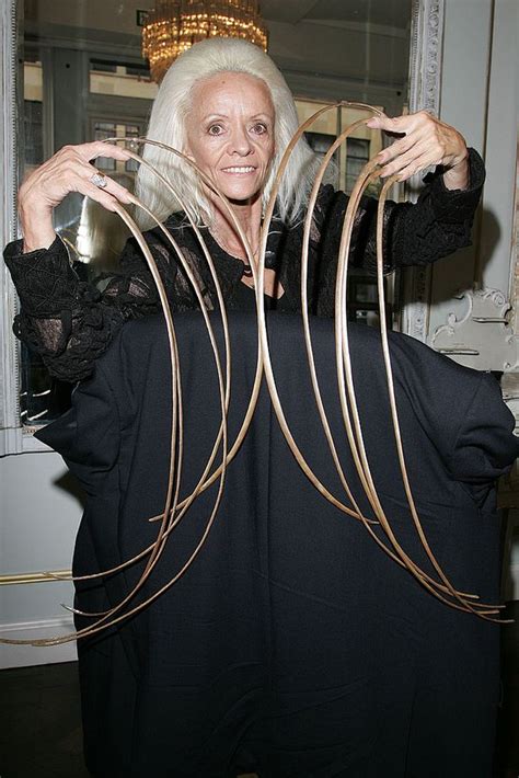 Woman With Worlds Longest Nails Cuts Them Off But Says Shes Still