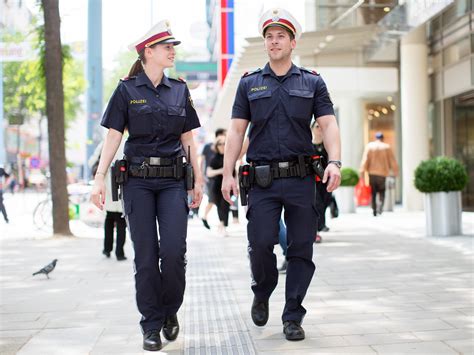 Rund 100 “grätzl Polizisten” Ab August In Mehreren Wiener Bezirken Im