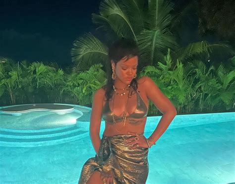 Rihanna In Lenjerie Intima Rosie Mai Fierbinte Ca