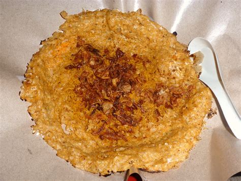 Kerak telor (English: Egg crust) is a Betawi traditional spicy omelette