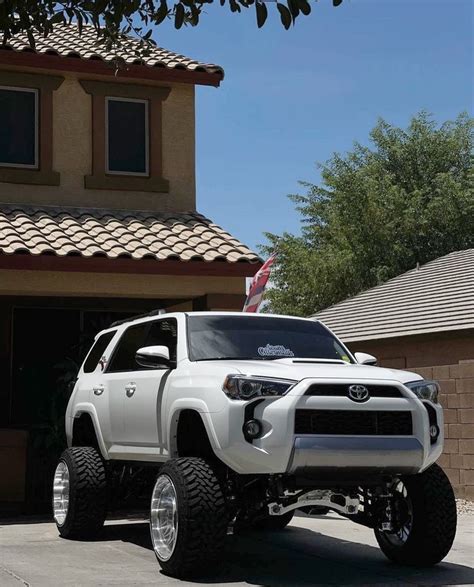 Toyota 4runner Equipped With A Fabtech 6” Lift Kit Lifted 4runner