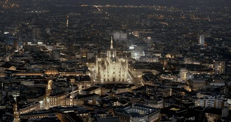 Milans Skyline At Night 5000 X 2660 Oc Reurope