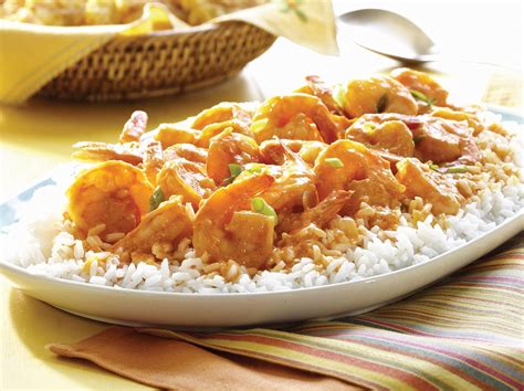 Cocinar el spaghetti al dente y reservar. Shrimps with Coconut & Curry Sauce