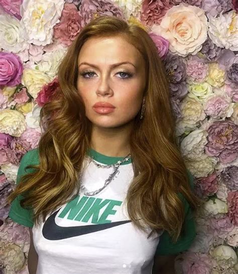 Eastender S Maisie Smith Stuns In Sexy Summer Getup While In Self