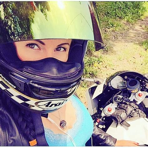 Crash Fatale Muore In Un Incidente Stradale La Sexy Stunt Girl Olga Pronina Motociclismo