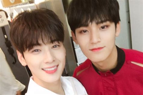 Mjjnicer jun 06 2020 10:05 pm cha eunwoo is not just a handsome face, he is the total package. ASTRO's Cha Eun Woo And SEVENTEEN's Mingyu Show Off Their ...