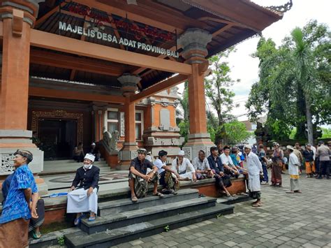 Ratusan Krama Asak Datangi Kantor Mda Bali Tuntut Diterbitkannya Sk