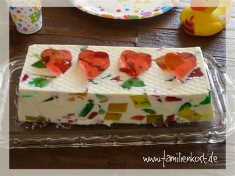 Check spelling or type a new query. Götterspeise-Kuchen als Dessert für den Kindergeburtstag