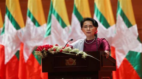 وأعلن الجيش في ميانمار حالة الطوارئ بعد اعتقال قادة رئيسيين بالحكومة من بينهم الزعيمة أونغ سان سو كي بعد فوزها. التعتيم على صورة زعيمة ميانمار بمتحف كندي