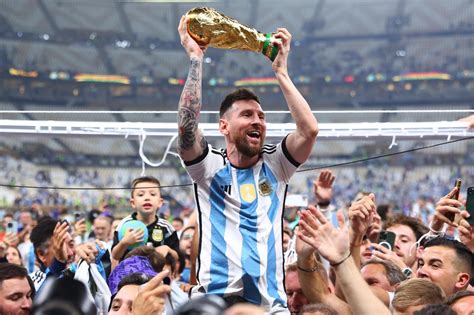 Messi größer als Pelé und Maradona Der ewige Dreikampf der Legenden