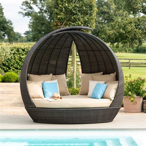 Maze Rattan Lotus Daybed