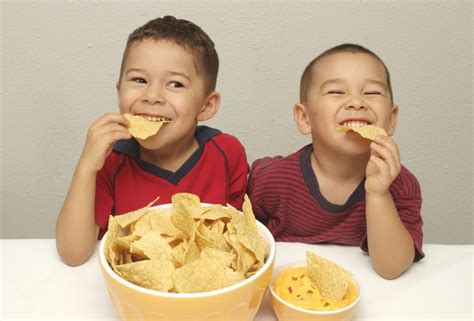 The difference between vaping vs. FoodTalk - Unhealthy Snacking: How much is too much for kids?