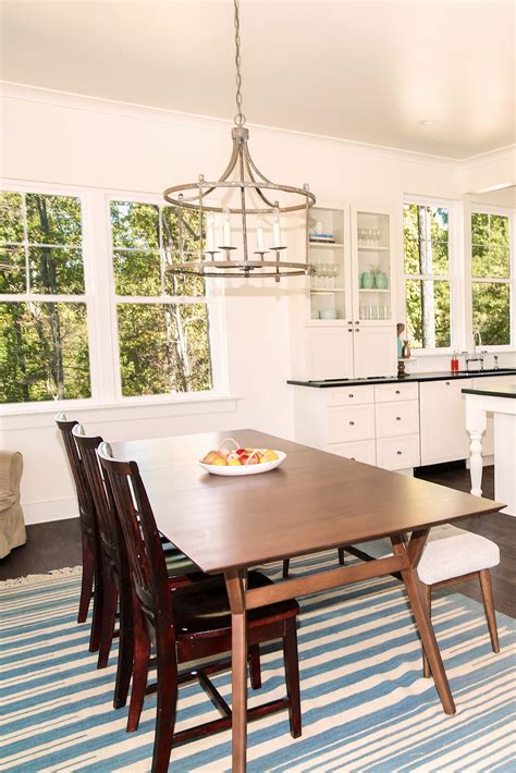 If you want to create a festive atmosphere that appeals to all the senses, show off your design skills with a beautiful tablescape. 8 Ideal Thanksgiving Dining Rooms | Thanksgiving dining ...