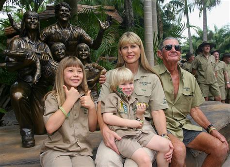 Bob Irwin Can T Visit His Son Steve Irwin S Burial Site At Australia