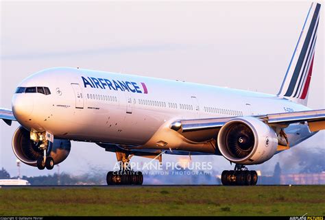F Gznr Air France Boeing 777 300er At Paris Charles De Gaulle