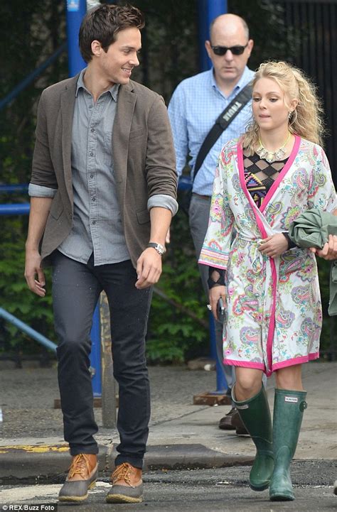 Annasophia Robb Wears A Dressing Gown And Wellies During Carrie Diaries