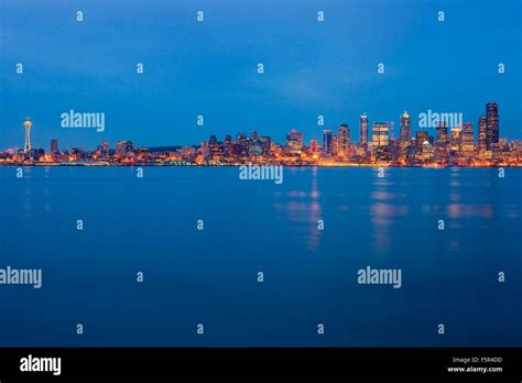Seattle Skyline At Night Stock Photo Alamy