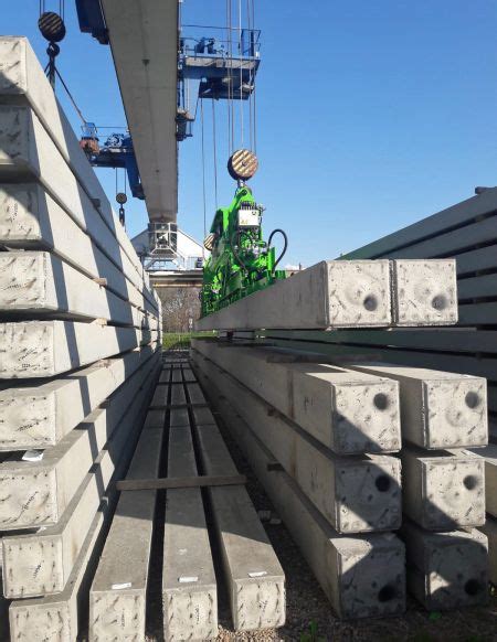 Handling Concrete Piles At Storage Area Aerolift