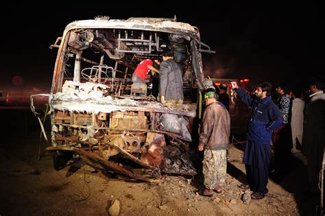 Dozens Killed After Bus Hits Oil Tanker In Pakistan Cbs News