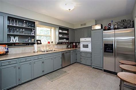 Neutral color tones and light shades of beige, creamy white, and gray are excellent for designing elegant kitchen interiors that give the. Grey cabinets w beige countertops + white top cabinets ...
