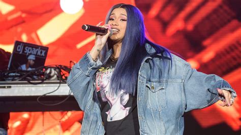 Cardi B Is Somehow The First Female Rapper With Two No 1 Hits
