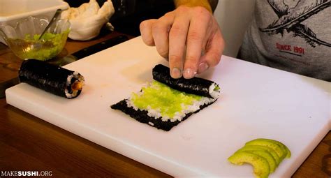 Comethazine shows his backwoods roll and attempts to not die from coughing.watch the new episode of how to roll and be sure to subscribe for more!! Mosaic sushi roll recipe | Make Sushi