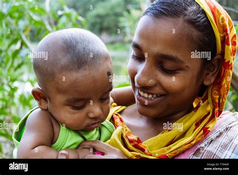 Young Bangladeshi Mother And Child Hi Res Stock Photography And Images