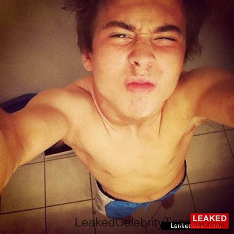 LEAK Dylan Sprouse Naked Leaked Pics 55 Pics Male Celebs