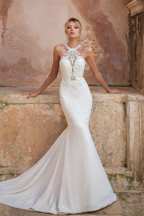 We specialize in brides with a fuller figure, we stock dresses from size 8 to 36, and can make wedding dresses up to size 46. All the Glamour: Justin Alexander Wedding Dresses 2019 ...