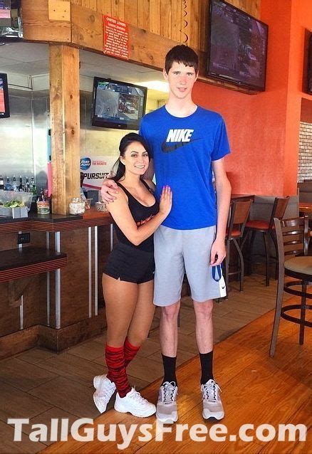 7 Foot 2 Tall Boyfriend Short Girlfriend Tall Guys Tall Boyfriend