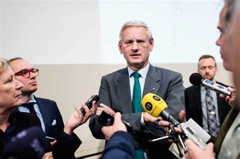 Balkan çatışmalarında bir ara bulucu olarak görev yaptı. Carl Bildt ska passa barn - i tv | Aftonbladet