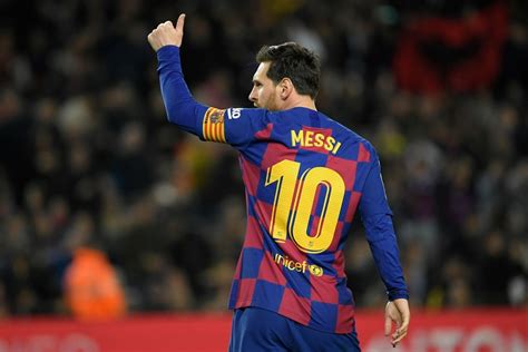 Born 24 june 1987) is an argentine professional footballer who plays as a forward and captains both spanish club barcelona. Mercato: le jour où Messi a (vraiment) failli signer à Chelsea