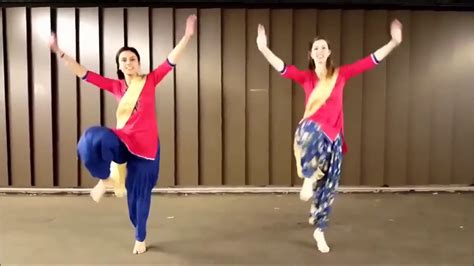 Punjabi Girls Dancing On Bhangra Song Youtube