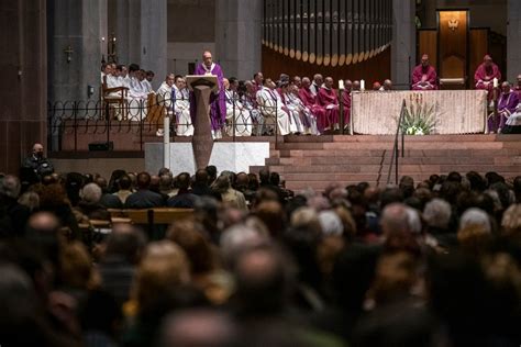 La Sagrada Fam Lia On Twitter El Cardenal Omella Ha Presidido El