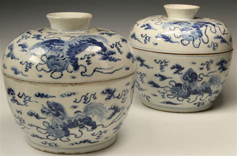 319 A Pair Of Antique Chinese Blue And White Porcelain