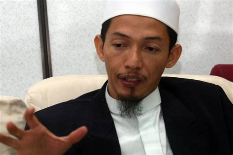 Nik abduh was born on 22 march 1969. Nafi rakaman audio kerana jaga parti - Nik Abduh - Semasa ...