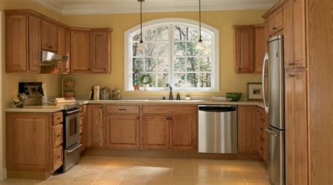 Oak kitchen cabinets are very popular and we can even find them in every house. Kitchen Color Schemes with Oak Cabinets - Home Furniture ...