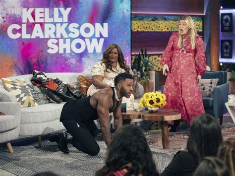 Watch Cats Film Star Jason Derulo Give Cat Lessons To Kelly Clarkson